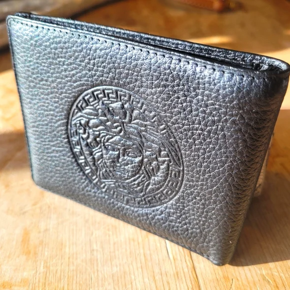 Sold-Versace Bifold Wallet New - Picture 1 of 5